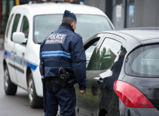 TAXIS CLANDESTINS : Des panneaux pour lutter contre les taxis clandestins © Chlorophylle